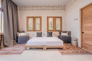4 bedrooms, iron/ironing board, WiFi, bed sheets