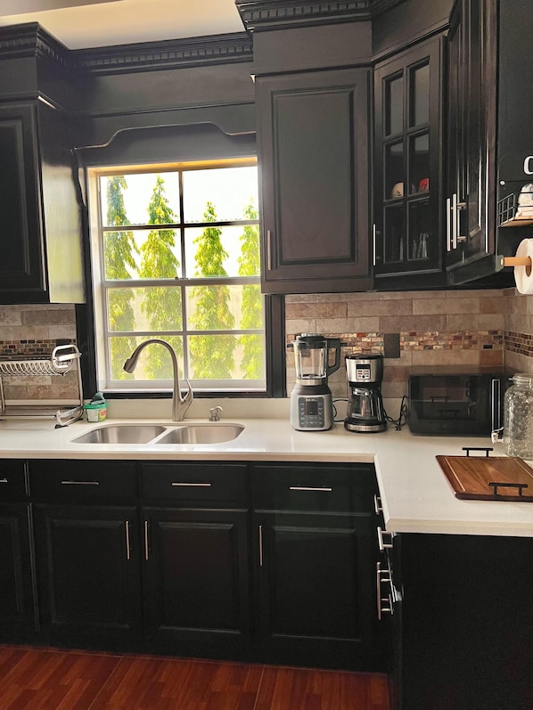 Refrigerador, microondas, horno, placa de cocina