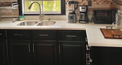 Private Spacious Modern 4BR Home with Full Kitchen