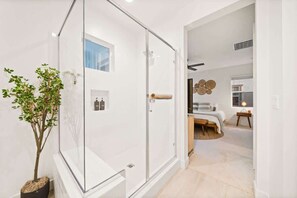 4 chambres, fer et planche à repasser, Wi-Fi, draps fournis