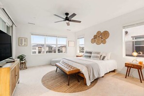 4 habitaciones, tabla de planchar con plancha, wifi y ropa de cama 