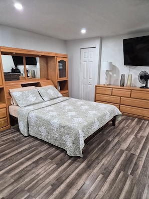 1 bedroom, iron/ironing board, WiFi, bed sheets