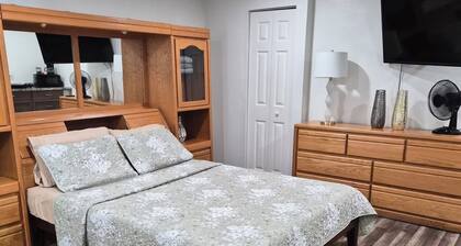 Private & Peaceful Suite | Fast WiFi | Patio | Close to Beaches & Downtown