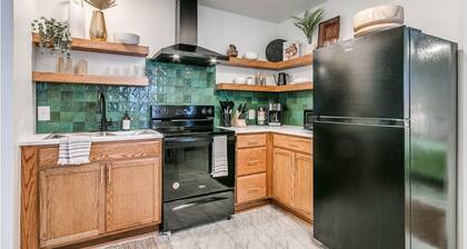 The Cali - 1/4 mile to OU Stadium