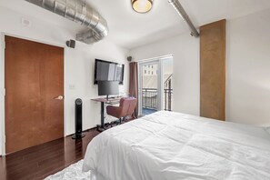 Relax in this stylish room with a large bed, desk, and flat-screen TV, plus a balcony offering a city view.