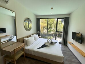 2 bedrooms, WiFi, bed sheets - 2br at The Deck Great location & sea view pool (Patong)