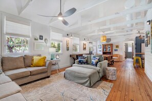 Smart TV - 5 Bed 3 Ba Beach House w Private Pool (Tybee Island)