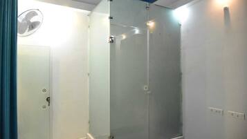 Deluxe Duplex | Bathroom