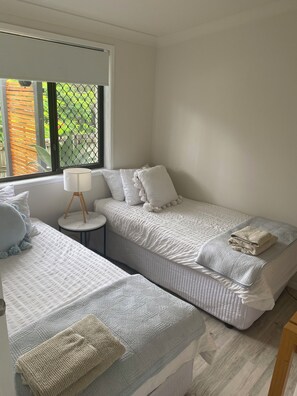 2 dormitorios, escritorio, tabla de planchar con plancha y wifi gratis