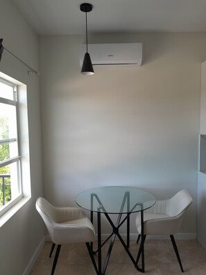 Dining - Cozy 1-bedroom apartment; AC and WiFi in lovely Long Bay Hills - Near the Beach (Long Bay Hills)