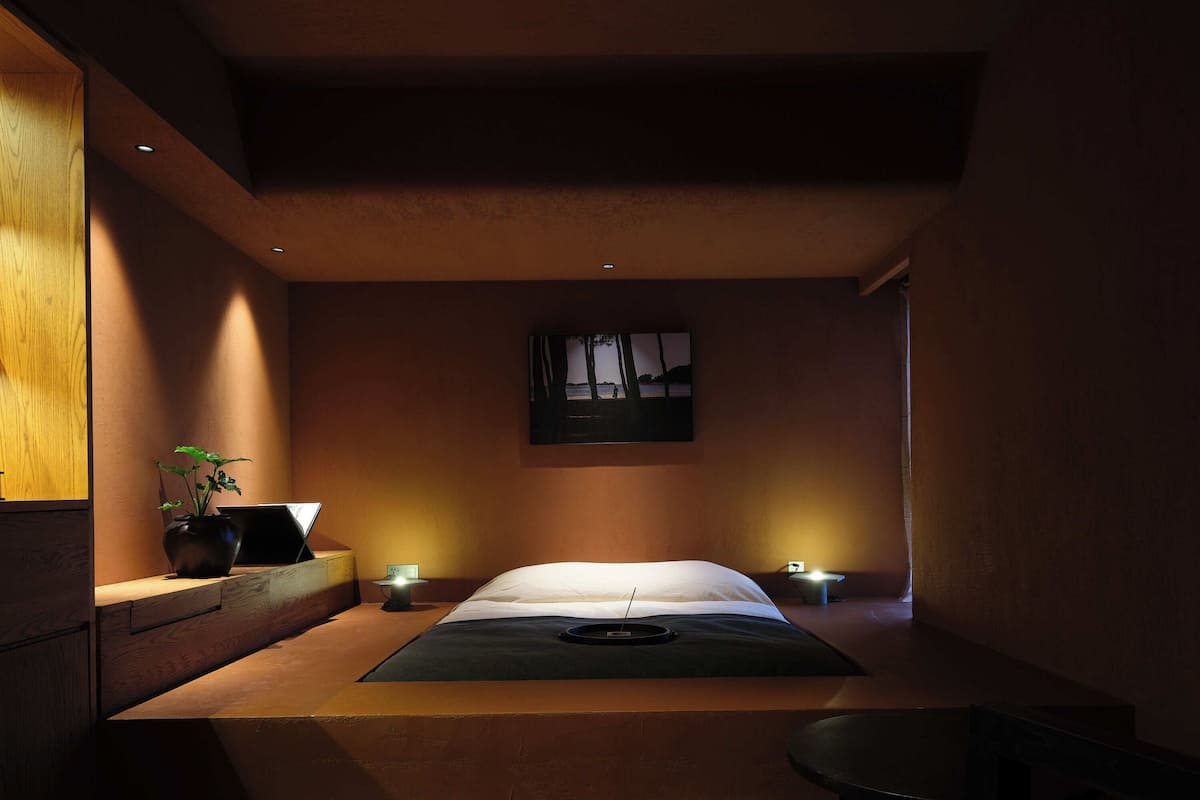 E-TYPE Partial Ocean View | Premium bedding, free WiFi