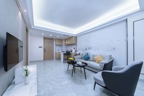 Studio Suite Comfort | Seprai premium, minibar gratis, meja kerja, dan ruang kerja ramah laptop