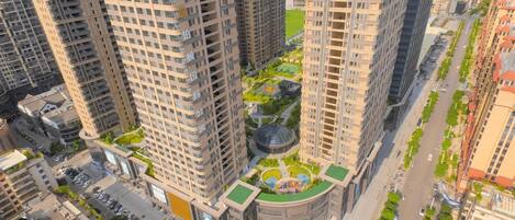 Ropa de cama de alta calidad y minibar con artículos gratuitos