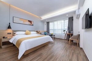 Basic Single Room | Premium bedding, free minibar, desk, laptop workspace