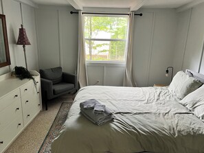 4 slaapkamers, een bureau, een strijkplank/strijkijzer, gratis wifi