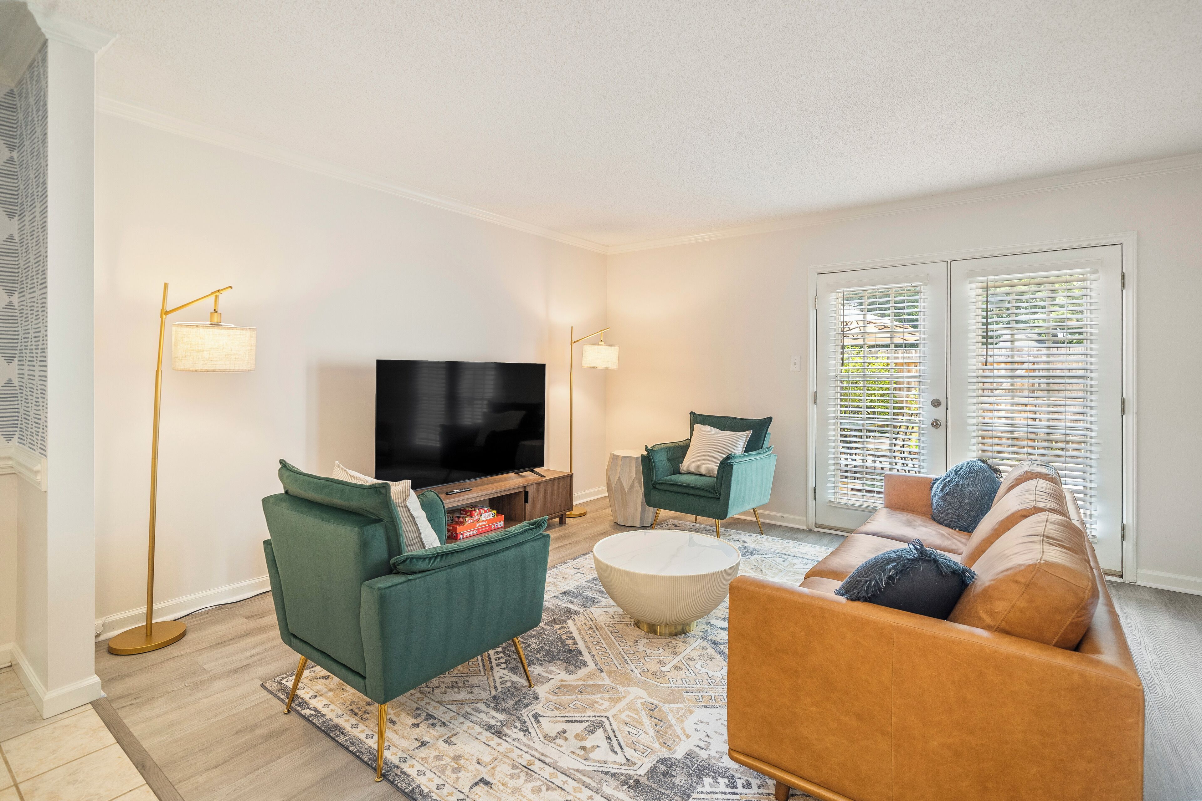 Smart TV, computer monitors