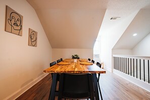 Dining - Lakefront Villa 2 / Dock Access (Wedowee)