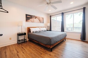 3 bedrooms, WiFi, bed sheets - Lakefront Villa 2 / Dock Access (Wedowee)