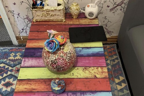 Sleeps 2 with Free Parking and Wi-Fi