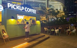 Outdoor dining - 1-Bedroom Condo Unit at Ayala Avenue in Makati City with Netflix Apple TV Wifi (Makati City)