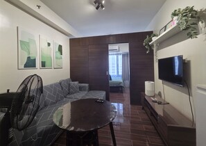Smart TV - 1-Bedroom Condo Unit at Ayala Avenue in Makati City with Netflix Apple TV Wifi (Makati City)