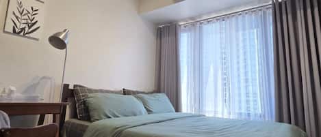 1 bedroom, desk, iron/ironing board, WiFi