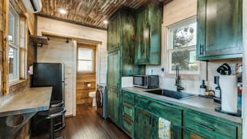 Fridge, microwave, coffee/tea maker, toaster