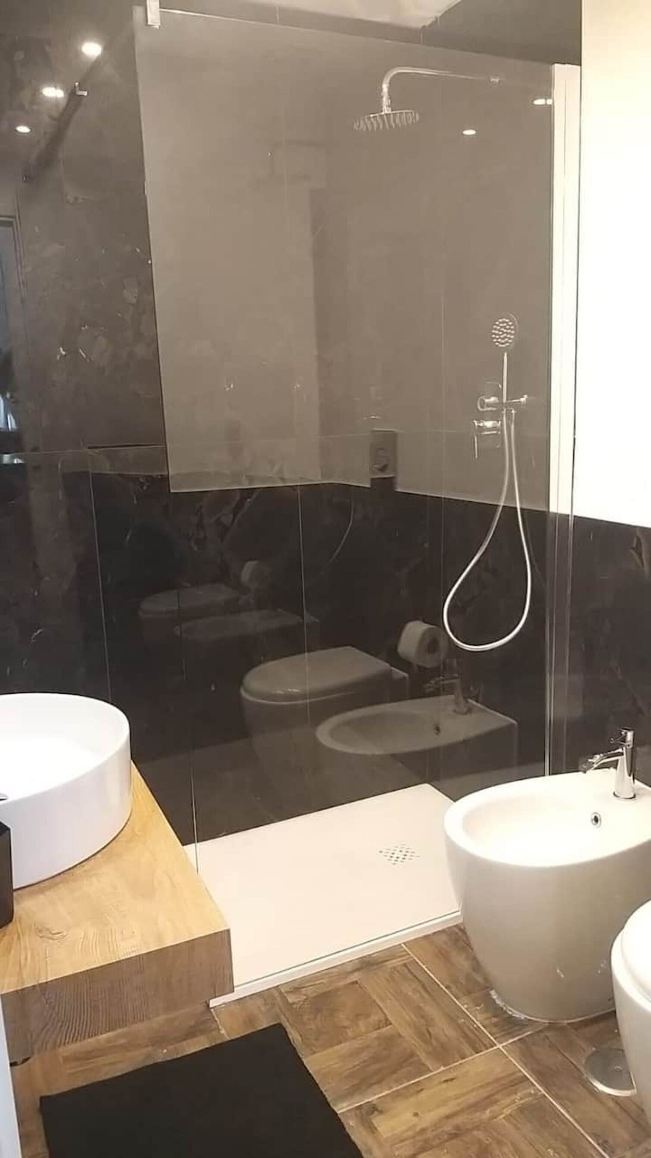 Bruser, hårtørrer, håndklæder