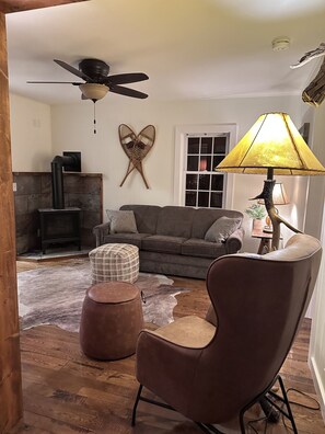 Smart TV, fireplace - Cozy Cabin Nisswa with Outdoor Sauna and Tennis Court (Plus Extra House & Bunkhouse Avail) (Nisswa)