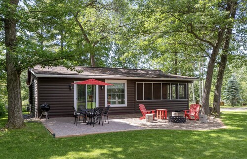 Cozy Cabin Nisswa with Outdoor Sauna and Tennis Court (Plus Extra House & Bunkhouse Avail)