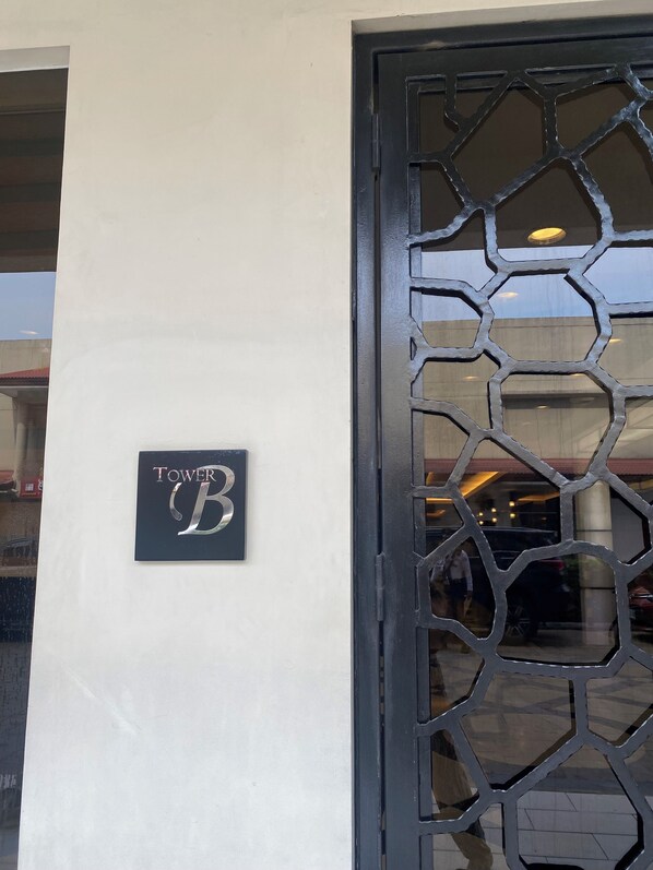 Exterior detail - Affordable Condotel in Solemare Parksuites (Parañaque)