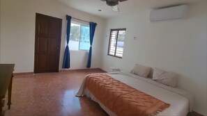 2 عدّة غرف نوم ومكواة/لوح كي وواي فاي وملاءات أسرّة