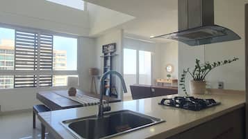 Apartamento | Cocina privada | Frigorífico y microondas