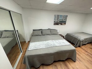 2 Schlafzimmer, Bügeleisen/Bügelbrett, Reisekinderbett, kostenloses WLAN