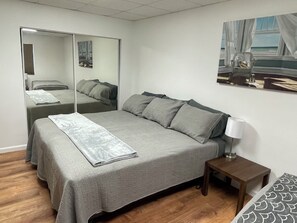 2 bedrooms, iron/ironing board, travel crib, free WiFi - Peaceful Acres Roomy Triplex - Lighthouse Inn (Soldotna)