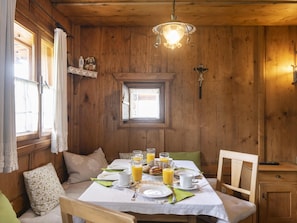 Dining - Traditional Tyrolean house, ski lift nearby (Kirchberg in Tirol)
