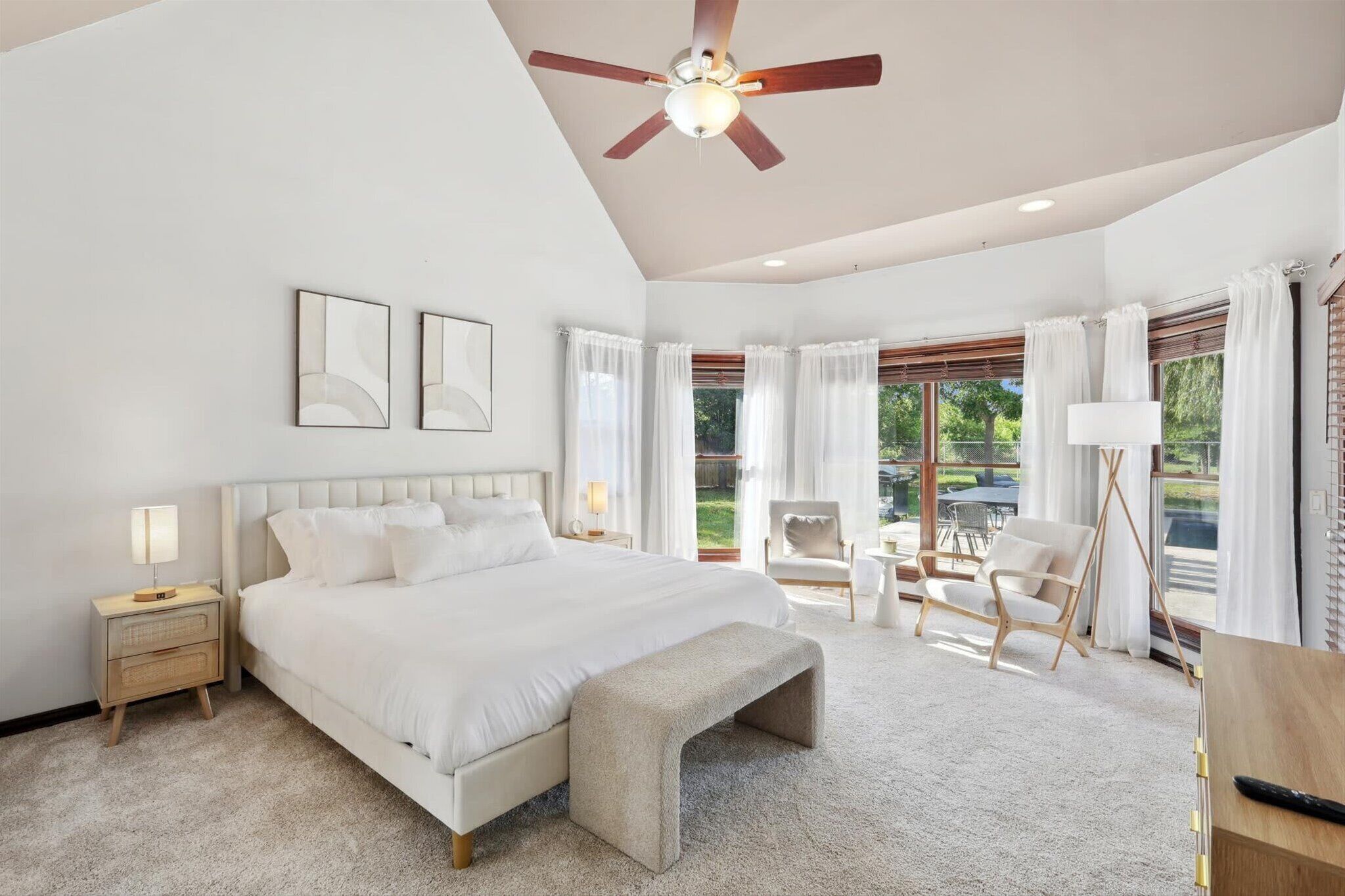 5 bedrooms, desk, iron/ironing board, WiFi