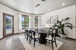Dining - The Perfect Getaway 5BR/4BA with Pool and Hot Tub (Ponder)