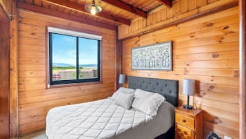 Family Cabin, Lake View | Premium bedding, down comforters, individually decorated