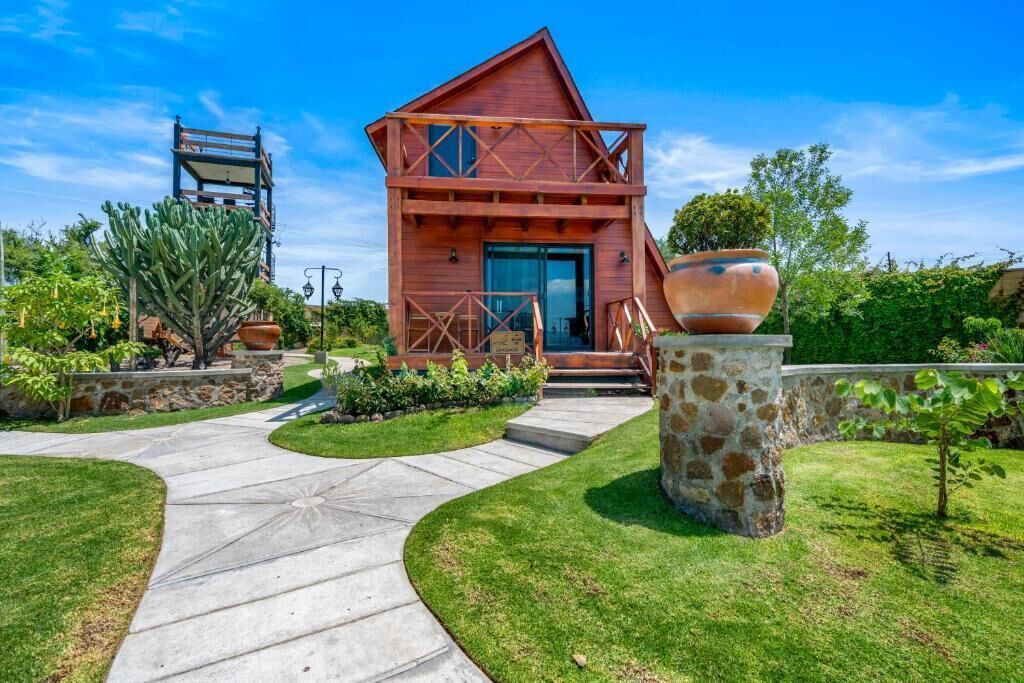 Vista frontal de la propiedad