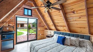 Cabaña clásica, vista al jardín | Ropa de cama de alta calidad, edredón y decoración personalizada