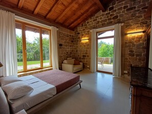 2 bedrooms, desk, travel cot, free WiFi