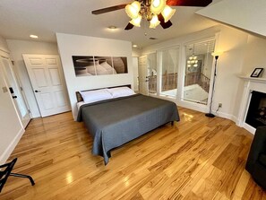 3 bedrooms, WiFi, bed sheets - Lakefront Villa 1 / Dock Access (Wedowee)