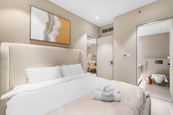 1 slaapkamer, een bureau, een strijkplank/strijkijzer, wifi