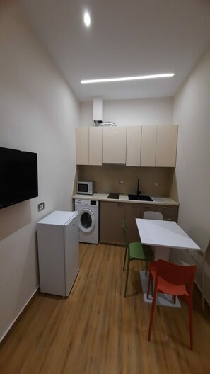 Kühlschrank, Mikrowelle