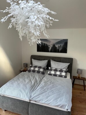 3 bedrooms, bed sheets