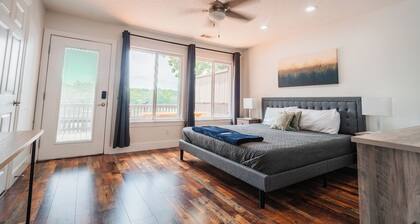 Lakefront Villa 3 / Dock Access