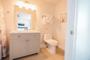 Towels, soap, toilet paper - Lakefront Villa 3 / Dock Access (Wedowee)