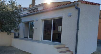 Spacious, bright, air-conditioned T2 with large garden