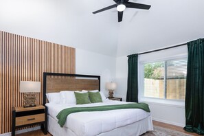 4 عدّة غرف نوم وواي فاي مجانًا وملاءات أسرّة